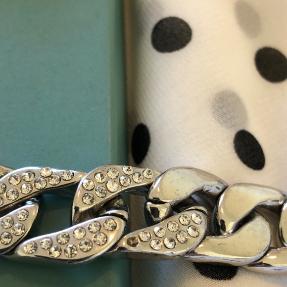 GUESS NECKLACE - Picture 2 of 3